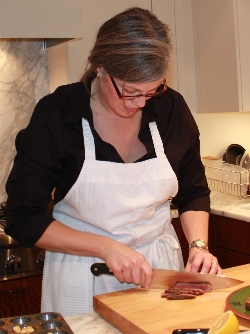 personal chef slicing lamb